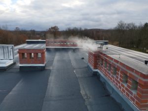 Realizacja prac w zadaniu - Modernizacja dachów w placówkach oświatowych Szkoła Podstawowa w Dłużynie Dolnej